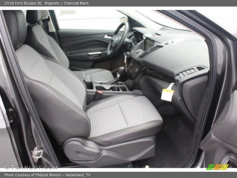 Magnetic / Charcoal Black 2018 Ford Escape SE