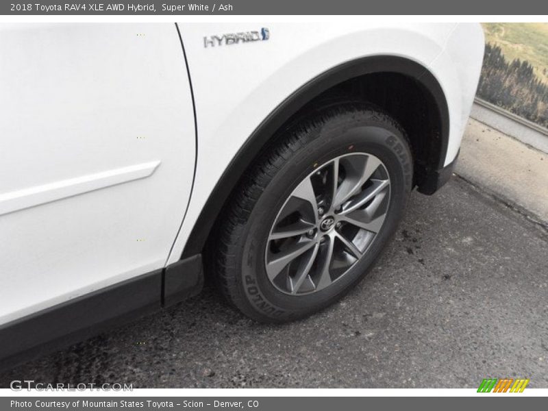 Super White / Ash 2018 Toyota RAV4 XLE AWD Hybrid