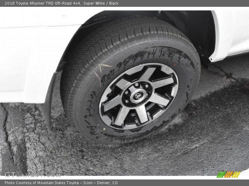 Super White / Black 2018 Toyota 4Runner TRD Off-Road 4x4