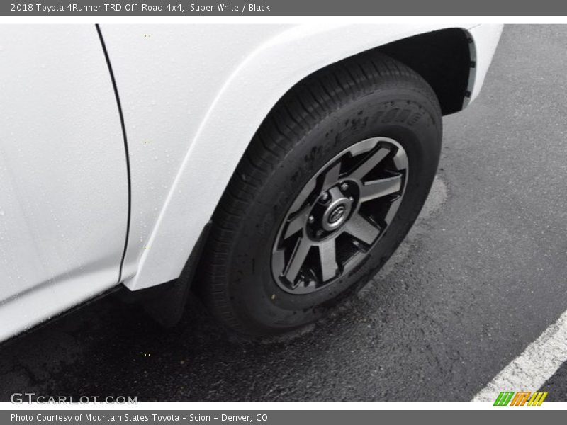 Super White / Black 2018 Toyota 4Runner TRD Off-Road 4x4