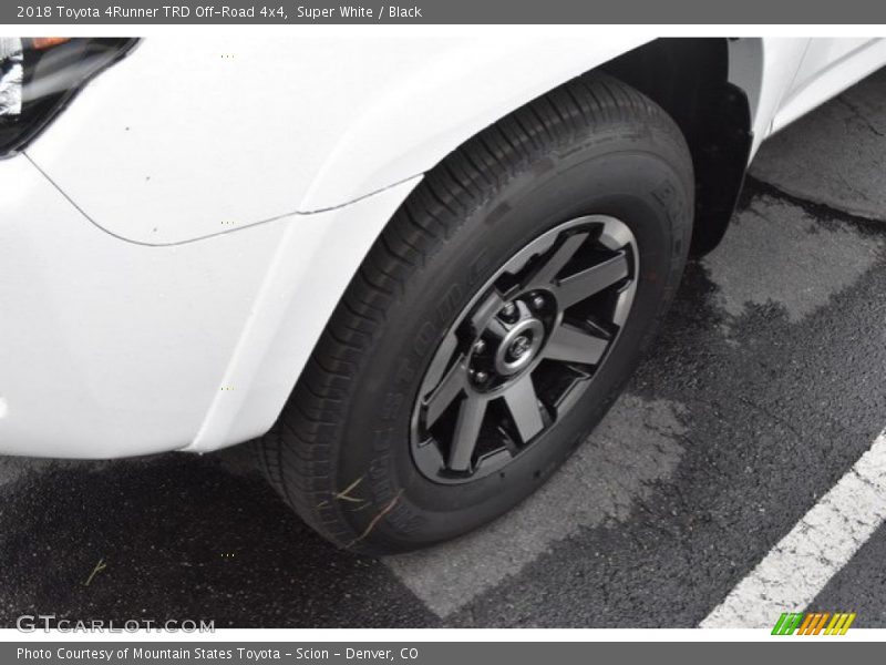 Super White / Black 2018 Toyota 4Runner TRD Off-Road 4x4