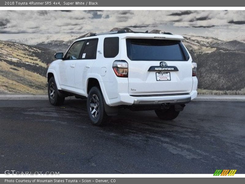 Super White / Black 2018 Toyota 4Runner SR5 4x4