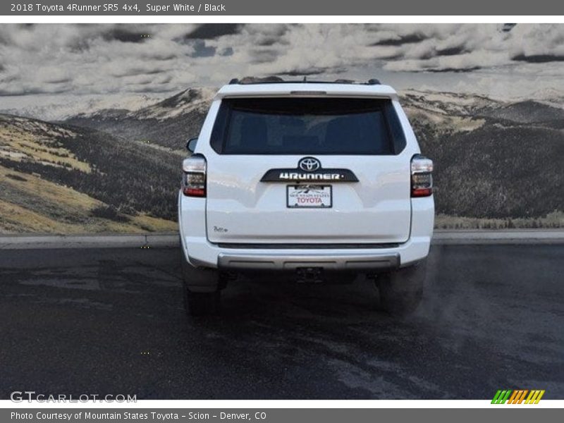 Super White / Black 2018 Toyota 4Runner SR5 4x4