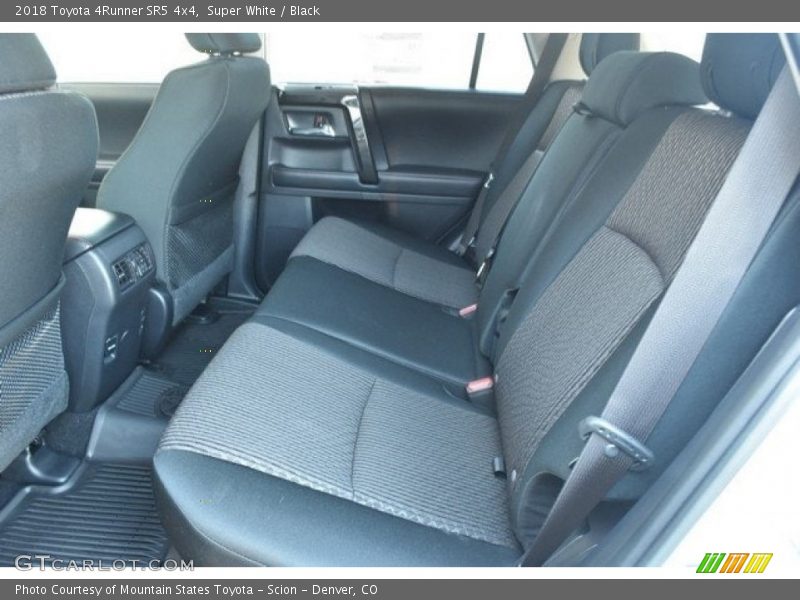 Super White / Black 2018 Toyota 4Runner SR5 4x4