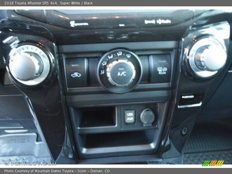 Super White / Black 2018 Toyota 4Runner SR5 4x4