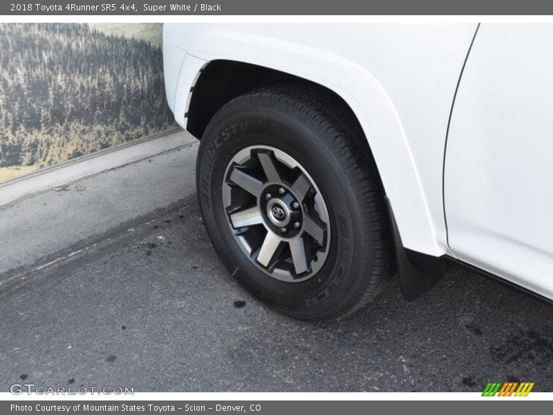 Super White / Black 2018 Toyota 4Runner SR5 4x4