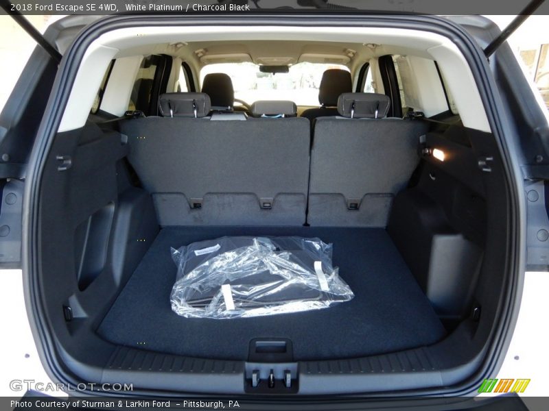 White Platinum / Charcoal Black 2018 Ford Escape SE 4WD