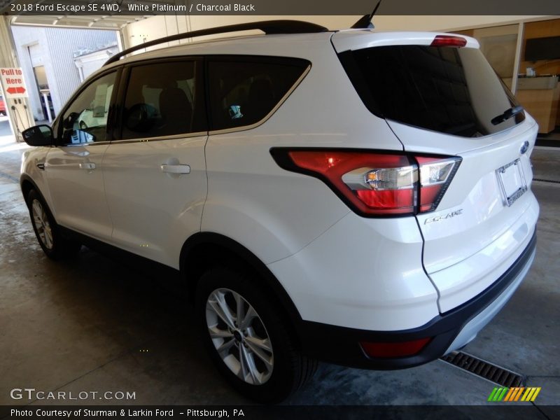 White Platinum / Charcoal Black 2018 Ford Escape SE 4WD