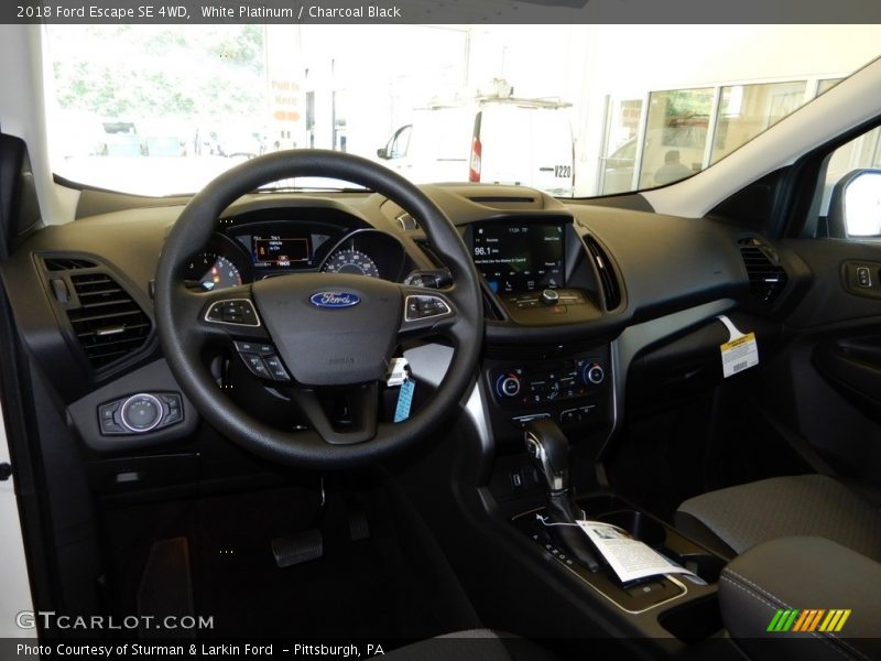 White Platinum / Charcoal Black 2018 Ford Escape SE 4WD