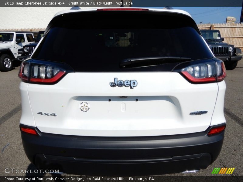 Bright White / Black/Light Frost Beige 2019 Jeep Cherokee Latitude 4x4