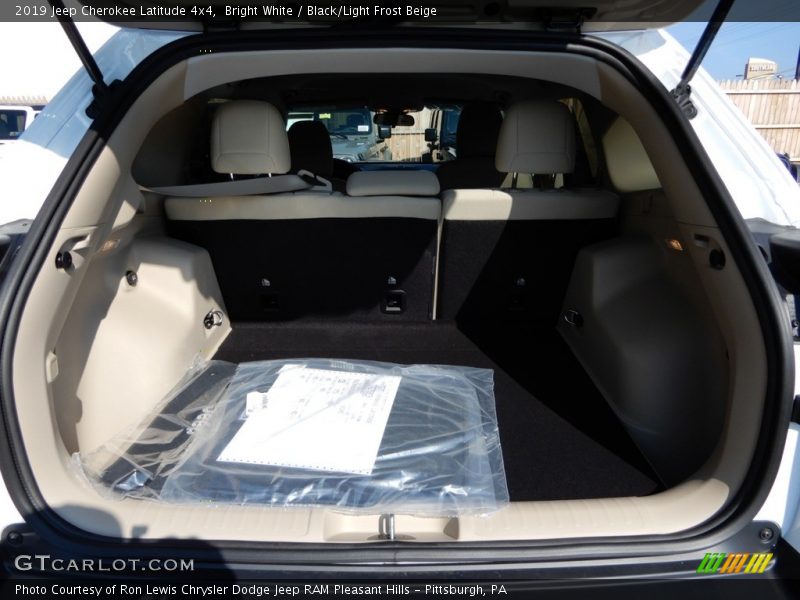 Bright White / Black/Light Frost Beige 2019 Jeep Cherokee Latitude 4x4