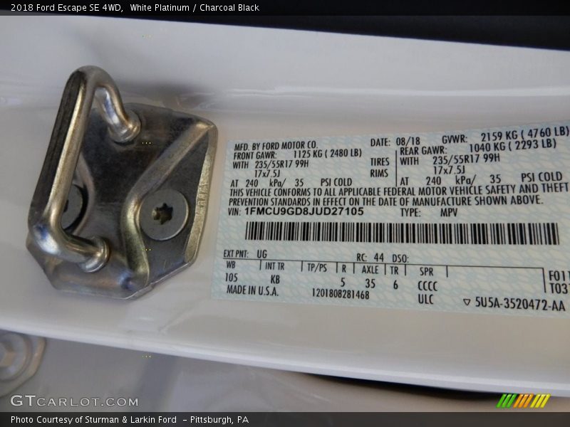 White Platinum / Charcoal Black 2018 Ford Escape SE 4WD