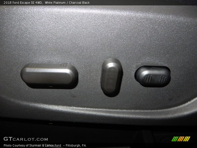 White Platinum / Charcoal Black 2018 Ford Escape SE 4WD