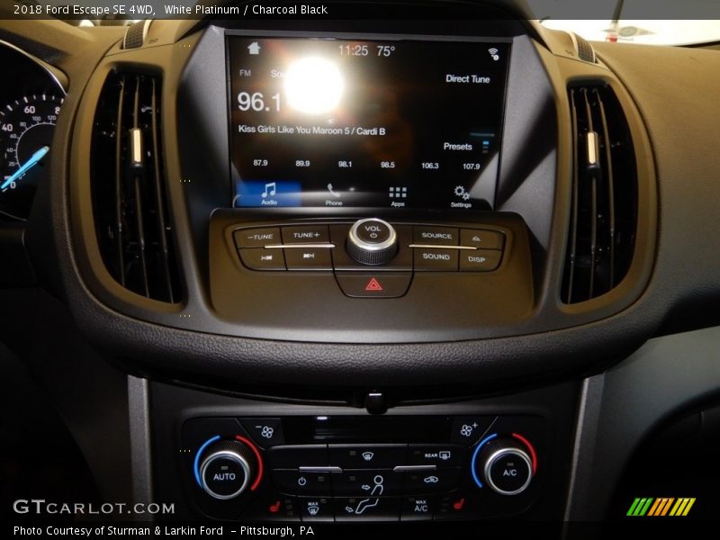 White Platinum / Charcoal Black 2018 Ford Escape SE 4WD