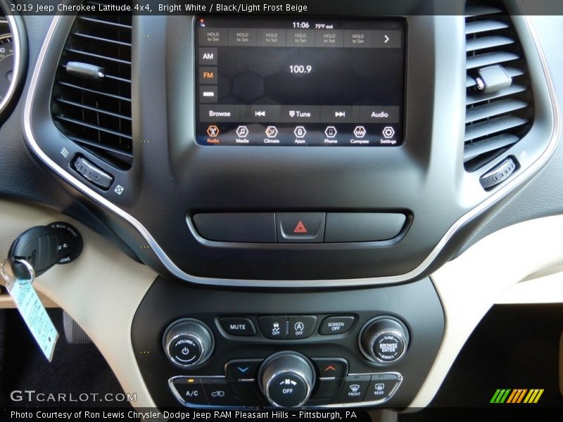 Bright White / Black/Light Frost Beige 2019 Jeep Cherokee Latitude 4x4