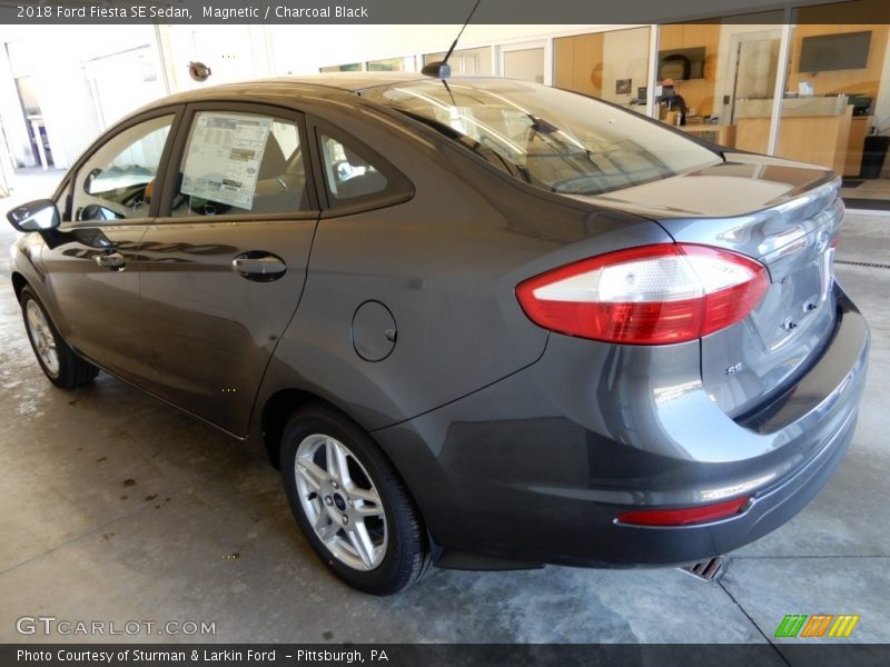 Magnetic / Charcoal Black 2018 Ford Fiesta SE Sedan