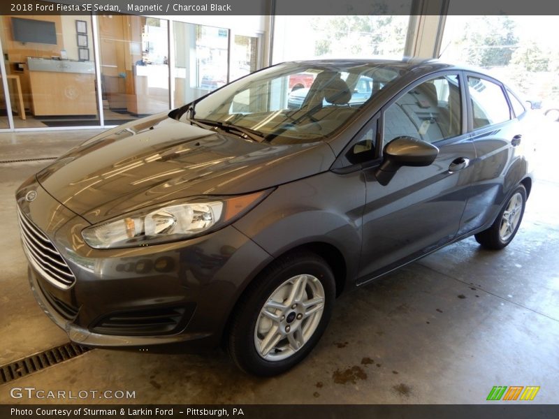 Magnetic / Charcoal Black 2018 Ford Fiesta SE Sedan