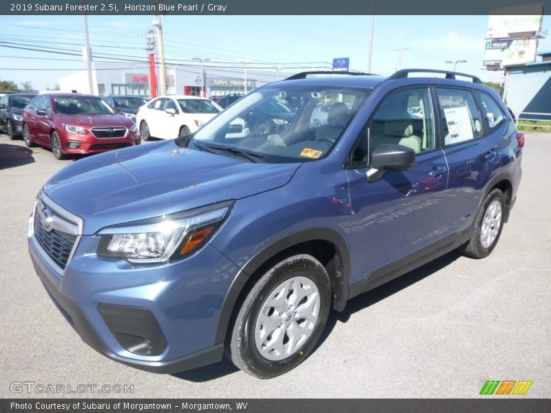Front 3/4 View of 2019 Forester 2.5i
