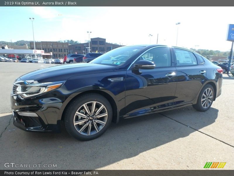 Front 3/4 View of 2019 Optima LX