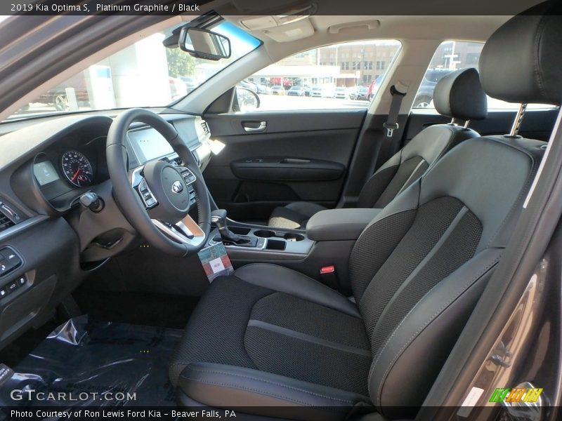 Front Seat of 2019 Optima S