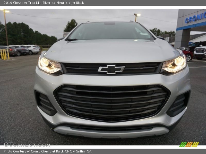 Silver Ice Metallic / Jet Black 2019 Chevrolet Trax LT