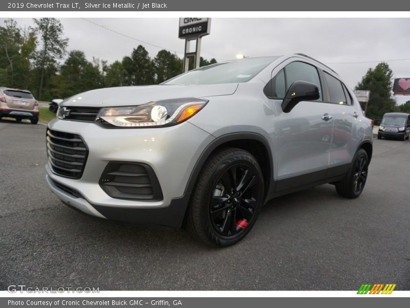 Silver Ice Metallic / Jet Black 2019 Chevrolet Trax LT