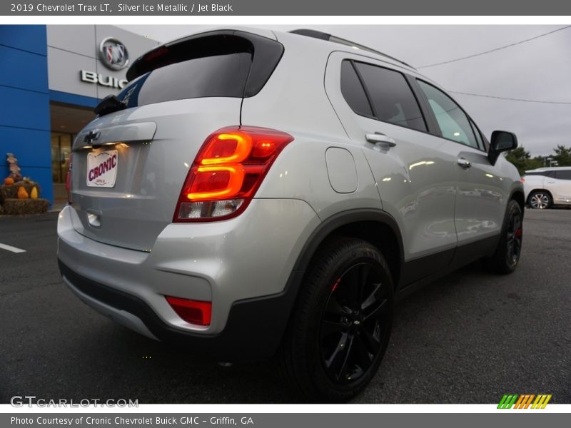 Silver Ice Metallic / Jet Black 2019 Chevrolet Trax LT