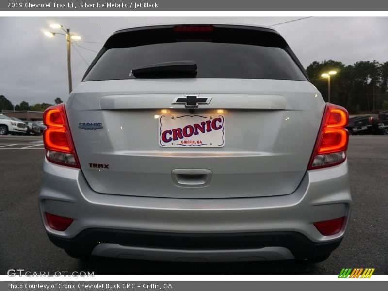 Silver Ice Metallic / Jet Black 2019 Chevrolet Trax LT