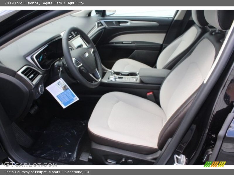  2019 Fusion SE Light Putty Interior