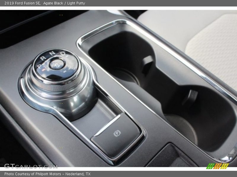  2019 Fusion SE 6 Speed Automatic Shifter