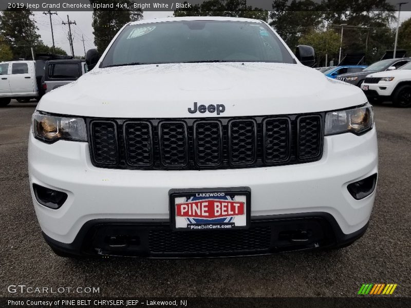 Bright White / Black 2019 Jeep Grand Cherokee Upland 4x4