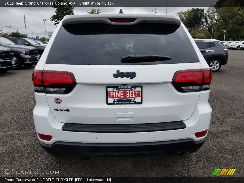 Bright White / Black 2019 Jeep Grand Cherokee Upland 4x4