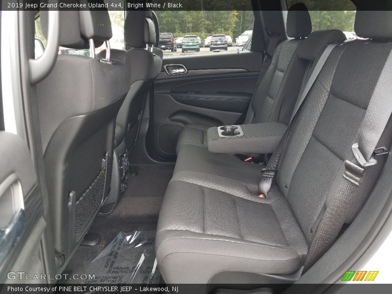 Bright White / Black 2019 Jeep Grand Cherokee Upland 4x4