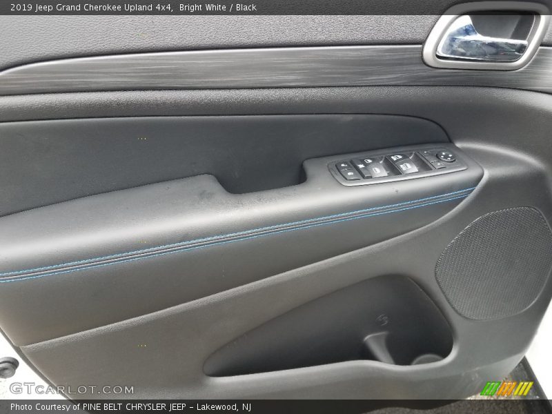 Bright White / Black 2019 Jeep Grand Cherokee Upland 4x4