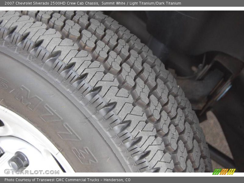 Summit White / Light Titanium/Dark Titanium 2007 Chevrolet Silverado 2500HD Crew Cab Chassis