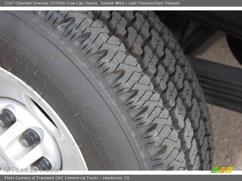 Summit White / Light Titanium/Dark Titanium 2007 Chevrolet Silverado 2500HD Crew Cab Chassis