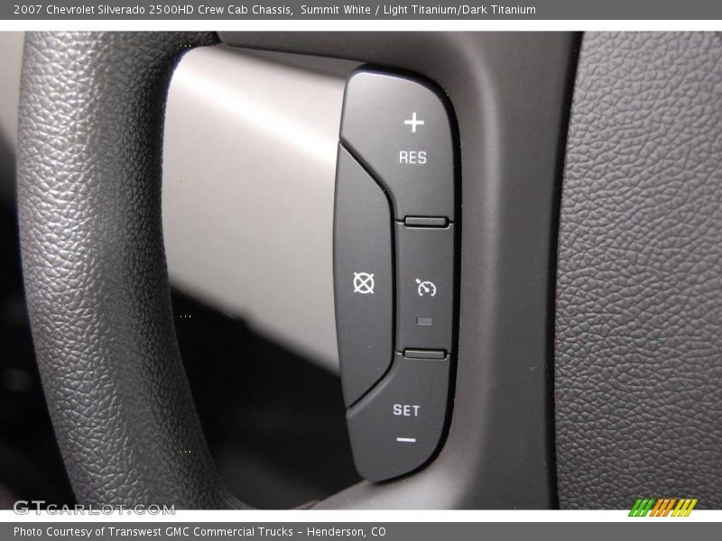 Summit White / Light Titanium/Dark Titanium 2007 Chevrolet Silverado 2500HD Crew Cab Chassis