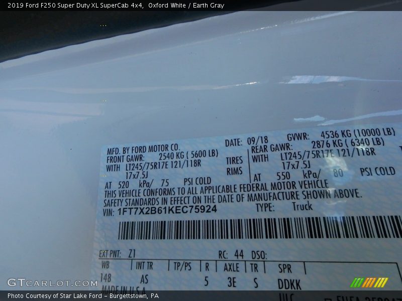 Oxford White / Earth Gray 2019 Ford F250 Super Duty XL SuperCab 4x4