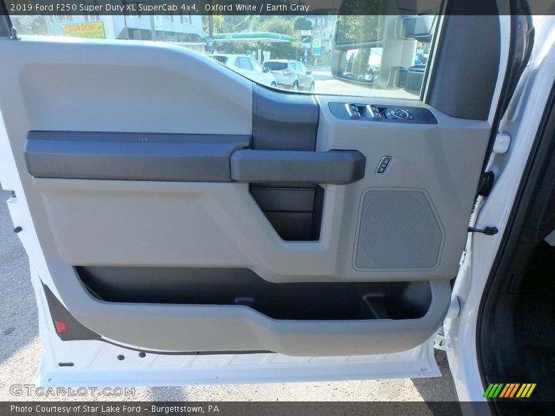 Oxford White / Earth Gray 2019 Ford F250 Super Duty XL SuperCab 4x4