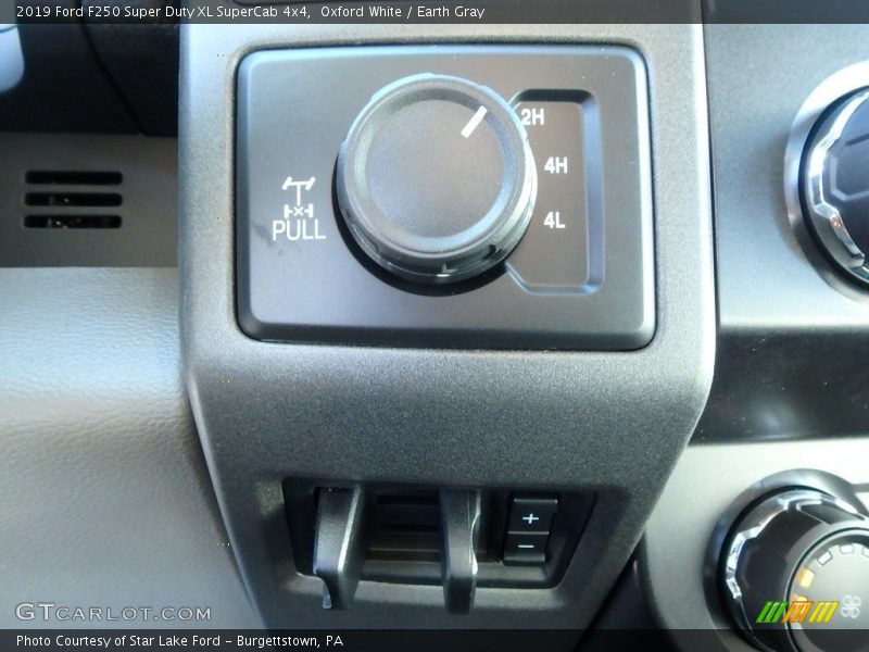 Oxford White / Earth Gray 2019 Ford F250 Super Duty XL SuperCab 4x4