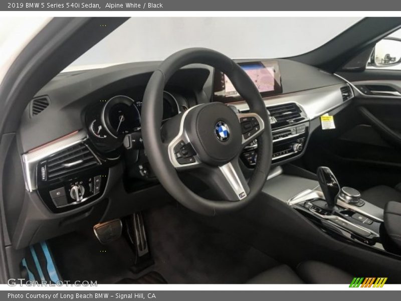 Alpine White / Black 2019 BMW 5 Series 540i Sedan