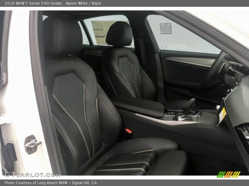 Alpine White / Black 2019 BMW 5 Series 540i Sedan