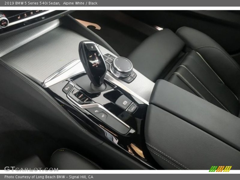 Alpine White / Black 2019 BMW 5 Series 540i Sedan