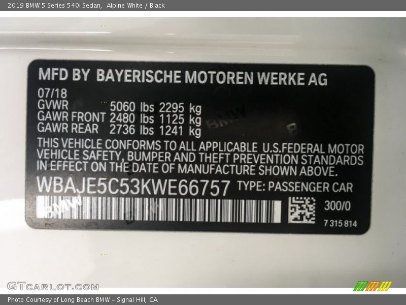 Alpine White / Black 2019 BMW 5 Series 540i Sedan