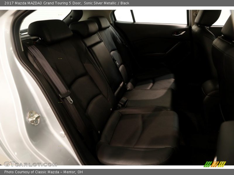 Sonic Silver Metallic / Black 2017 Mazda MAZDA3 Grand Touring 5 Door