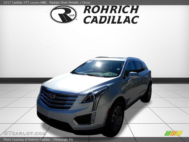 Radiant Silver Metallic / Cirrus 2017 Cadillac XT5 Luxury AWD