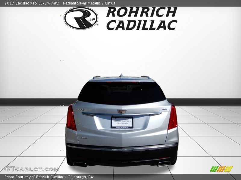 Radiant Silver Metallic / Cirrus 2017 Cadillac XT5 Luxury AWD