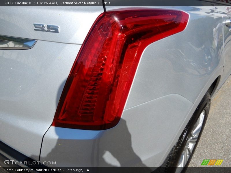Radiant Silver Metallic / Cirrus 2017 Cadillac XT5 Luxury AWD