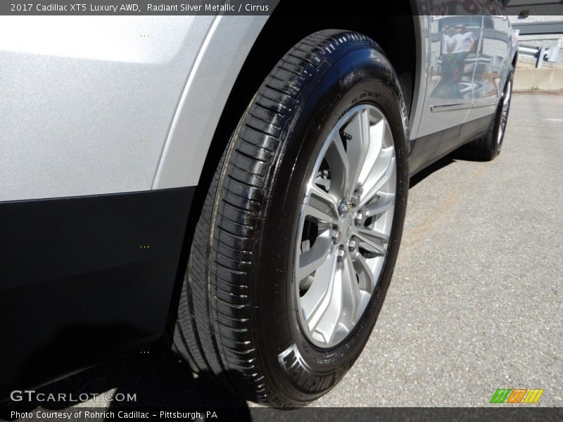 Radiant Silver Metallic / Cirrus 2017 Cadillac XT5 Luxury AWD
