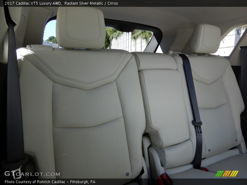 Radiant Silver Metallic / Cirrus 2017 Cadillac XT5 Luxury AWD